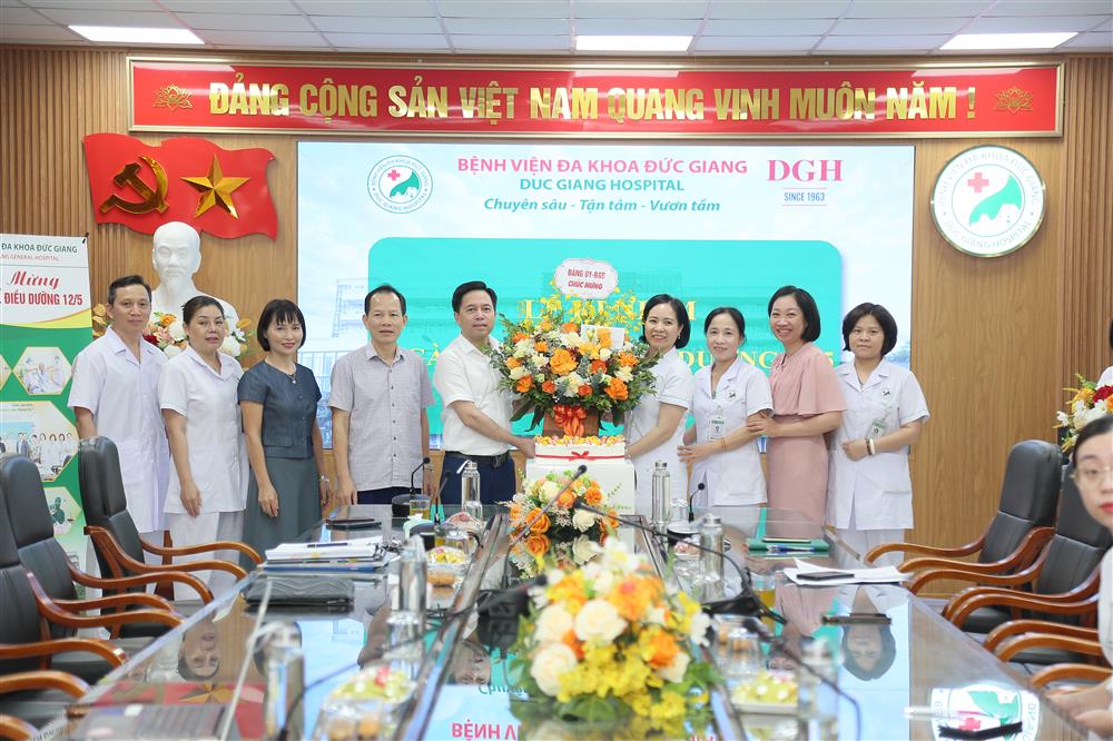 TRI ÂN NHỮNG ĐIỀU DƯỠNG VIÊN TẬN TÂM NHÂN NGÀY QUỐC TẾ ĐIỀU DƯỠNG 12/5 